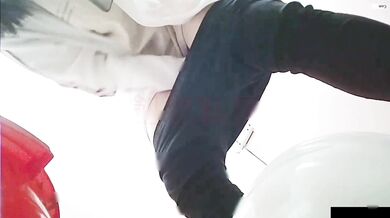 王X杉 台湾大神潜入新北高中女厕全景偷拍多位漂亮学妹各种极品美鲍鱼